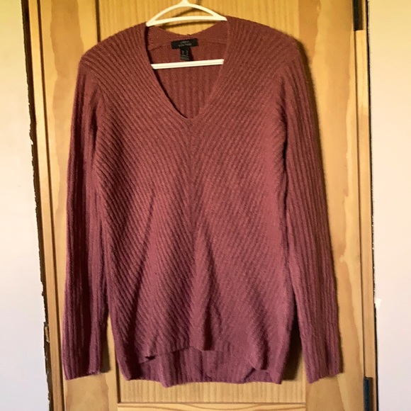 Urban Heritage Sweaters - SOLD⭐️Urban Heritage, mauve, ribbed V-neck wool sweater